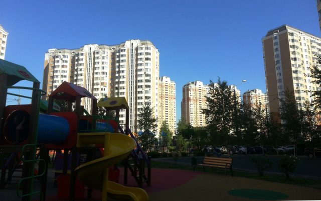 Фото детских площадок в Новой Москве град Московский весна 20180526